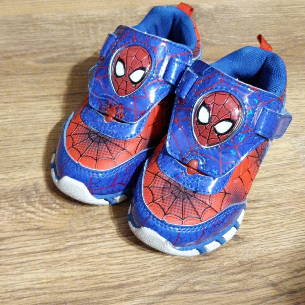 Toddlers light up Spider-Man shoes size 8